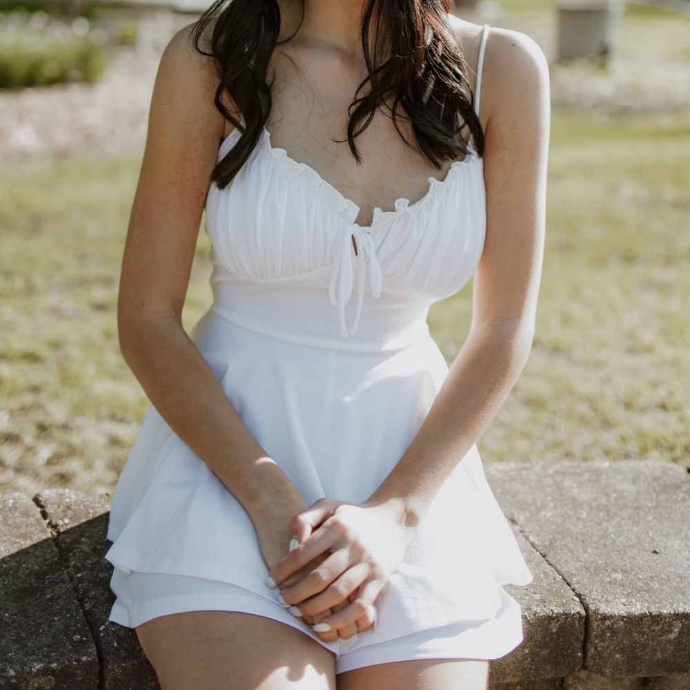 Elegant White Sleeveless Dress